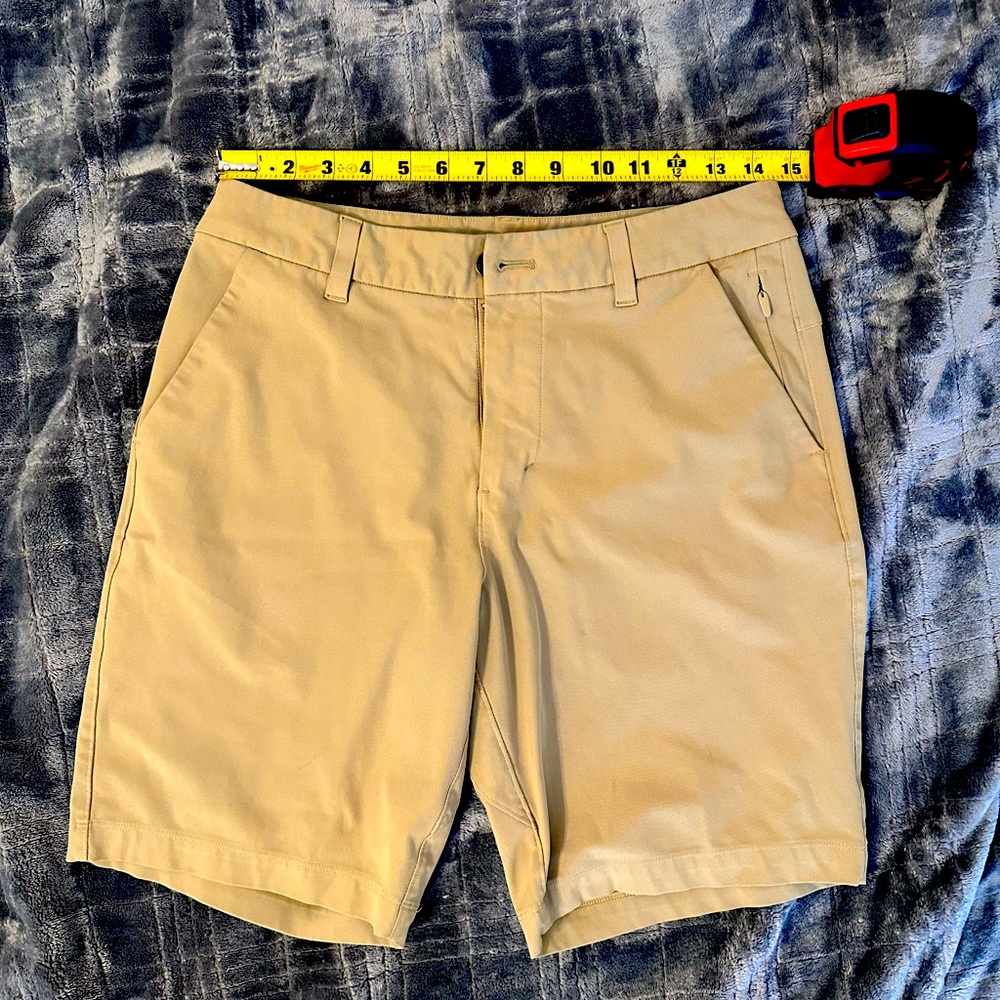Lululemon men’s tan shorts